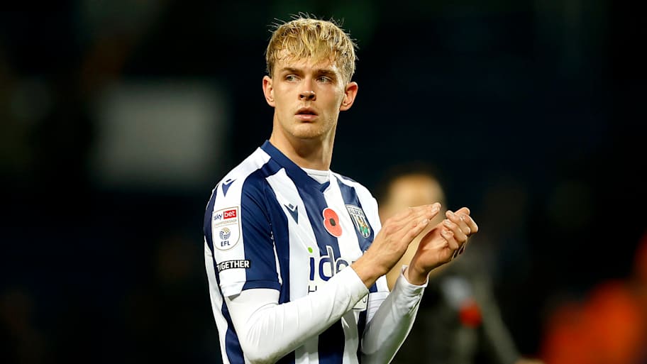 Toby Collyer clapping.