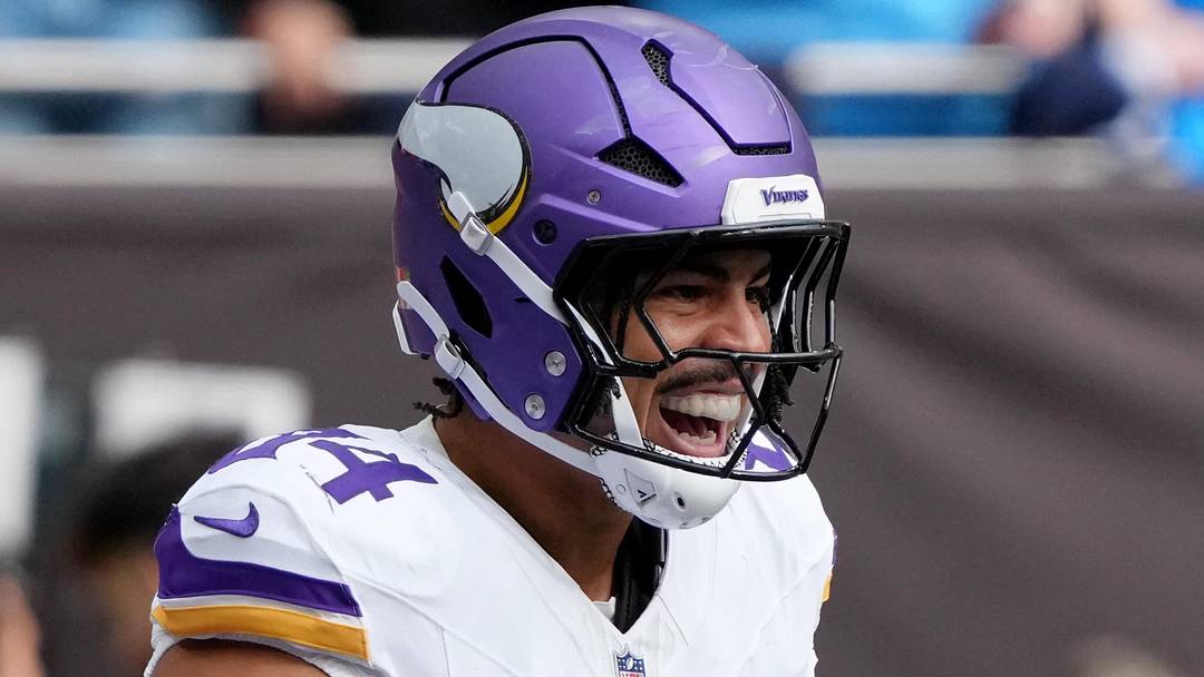 Minnesota Vikings TE Josh Oliver Minnesota Vikings TE Josh Oliver