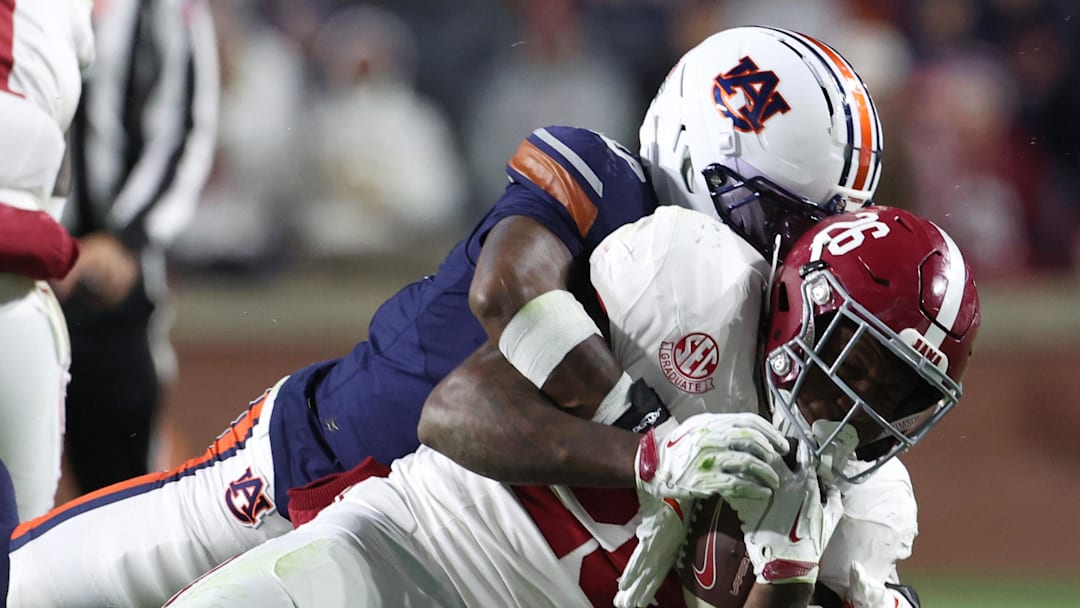 Auburn Tigers defensive back Sylvester Smith is sticking around