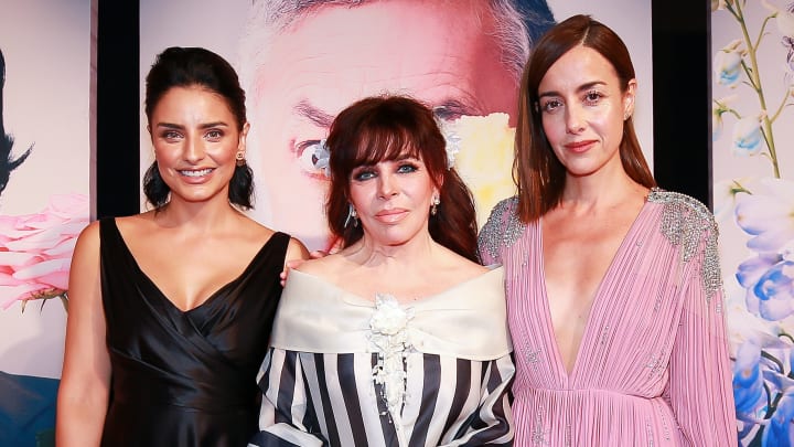 Verónica Castro, Aislinn Derbez y Cecilia Suárez en la premiere de La Casa de las Flores