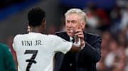 Vinicius Jr et Carlos Ancelotti avec le Real Madrid