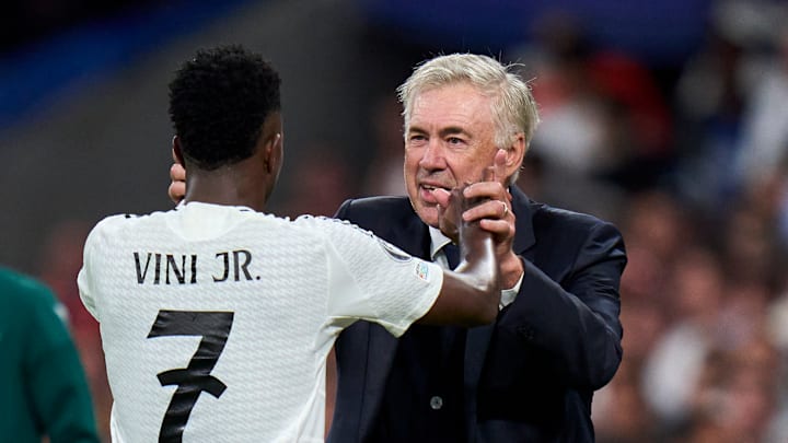 Vinicius Jr et Carlos Ancelotti avec le Real Madrid