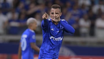 Zé Ivaldo desfalca o Cruzeiro no Maracanã. 