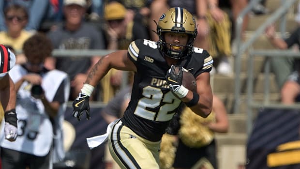 Purdue Boilermakers running back Antonio Harris (22) runs the ball