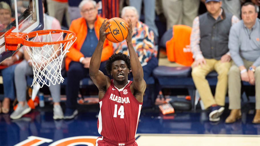 Alabama Crimson Tide center Charles Bediako (14) grabs a pass