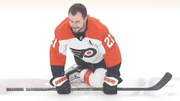 Feb 27, 2025; Pittsburgh, Pennsylvania, USA;  Philadelphia Flyers center Scott Laughton (21) warms up against the Pittsburgh Penguins at PPG Paints Arena. 