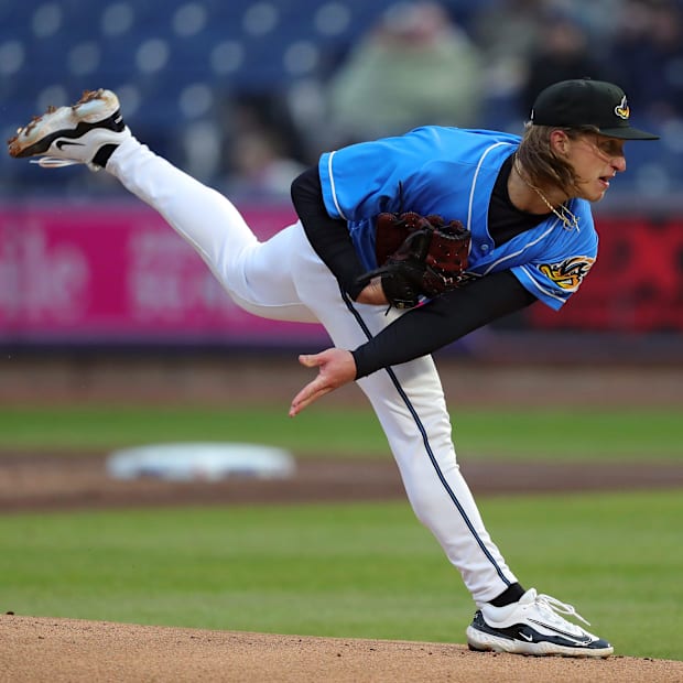 Doug Nikhazy throws a pitch 