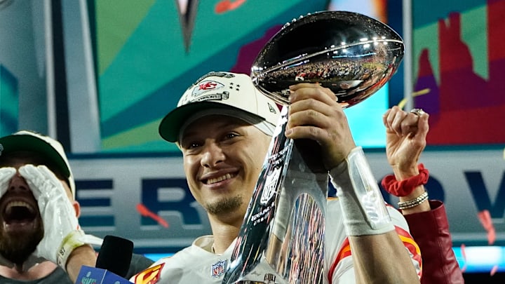 TOPSHOT-AMFOOT-NFL-SUPERBOWL-LVII-CHIEFS-EAGLES