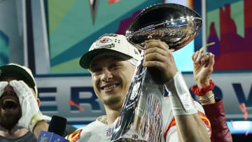 TOPSHOT-AMFOOT-NFL-SUPERBOWL-LVII-CHIEFS-EAGLES