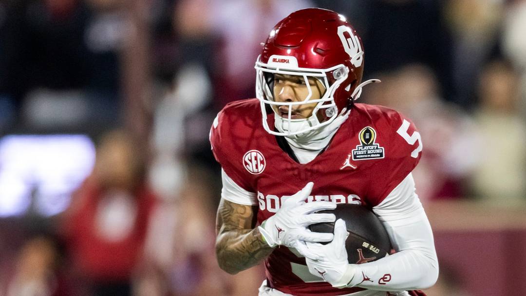 Oklahoma Sooners wide receiver Isaiah Sategna III (5) against the Alabama Crimson Tide during the CFP National Playoff First Round at Gaylord Family Oklahoma Memorial Stadium. 