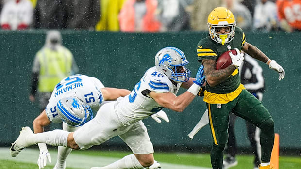 Keisean Nixon returns punt against Lion