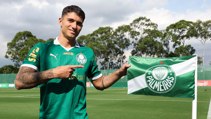 Emiliano Martínez, meio-campista do Palmeiras em 2025