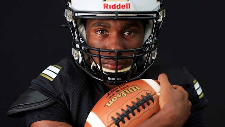 Three-star DB Kaylib Singleton, who de-committed from Rutgers, will officially visit Syracuse football. Florida has buzz.