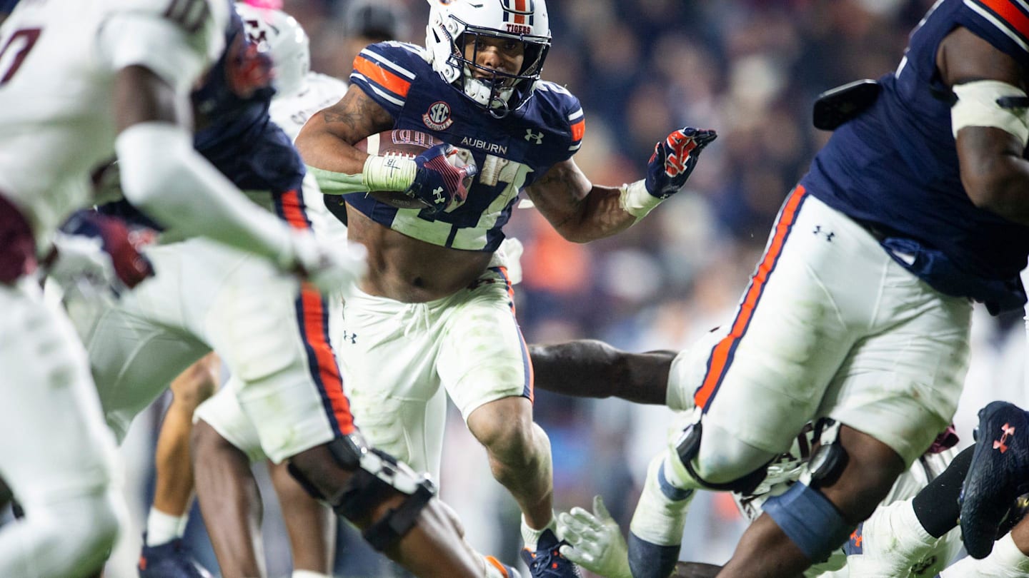 Berita Auburn Tigers: Hugh Freeze pada panggilan penalti PL, Jarquez Hunter melakukan penyerangan di lapangan