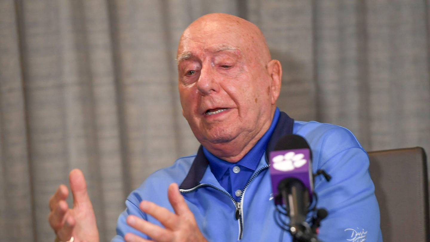 ESPN Celebrates Return of Dick Vitale to College Basketball With Classy ...