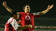 Arsenal's Robin Van Persie (R) celebrate