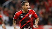 O camisa 20 marcou dois e chegou ao seu 11º no Brasileirão
