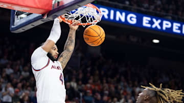 Auburn Tigers forward Johni Broome (4) dunks the ball as Auburn Tigers take on Tennessee Volunteers at Neville Arena in Auburn, Ala., on Saturday, Jan. 25, 2025. Auburn Tigers defeated Tennessee Volunteers 53-51.