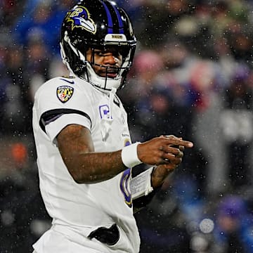 Baltimore Ravens quarterback Lamar Jackson directs his teammates before the snap.