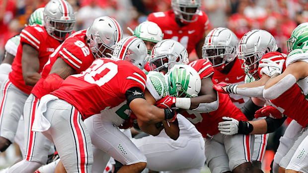 Ohio State Buckeyes linebacker Teradja Mitchell (3) tackles Oregon Ducks running back Travis Dye (26) 