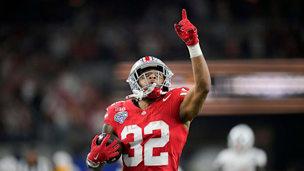 TreVeyon Henderson scores a touchdown