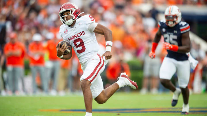 Oklahoma Sooners quarterback Michael Hawkins Jr. (9)