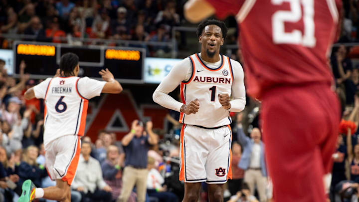 Auburn Tigers guard Kevin Overton (1)