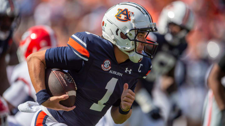 Auburn Tigers quarterback Payton Thorne breaks free for a long run against the Georgia Bulldogs