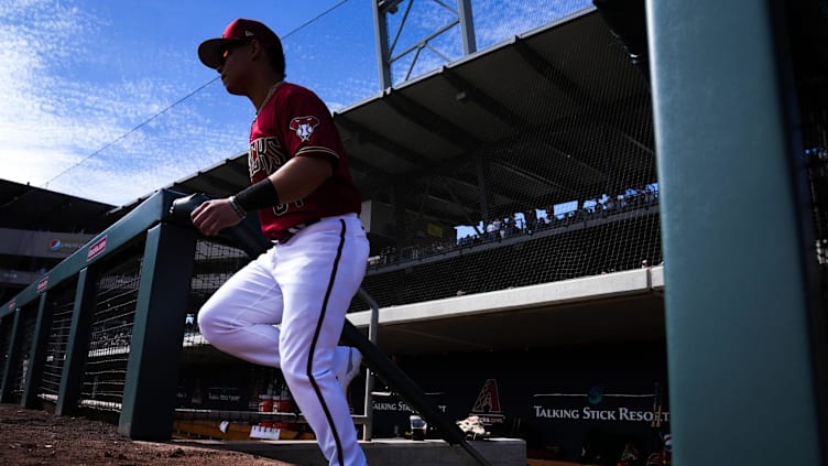 Diamondbacks outfielder Jorge Barrosa (81) runs onto the field before the start of a Spring Training