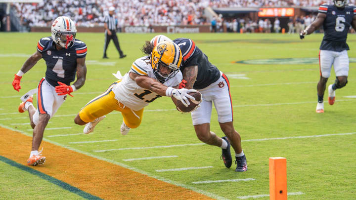 Cal receiver Mavin Anderson dives for the end zone against Auburn but falls short