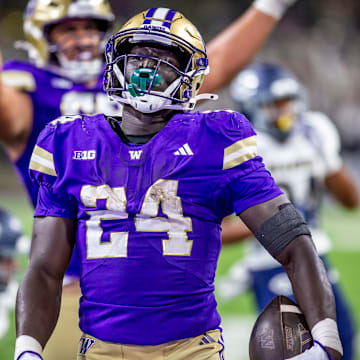 Adam Mohammed scores a UW TD against UC Davis. 