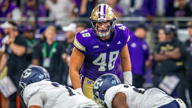 UW edge rusher Jacob Lane opened the game with a first-play sack.