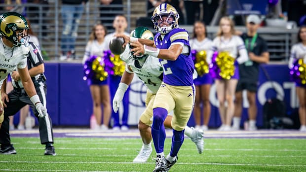 Demond Williams Jr. looks for a receiver against Colorado State.