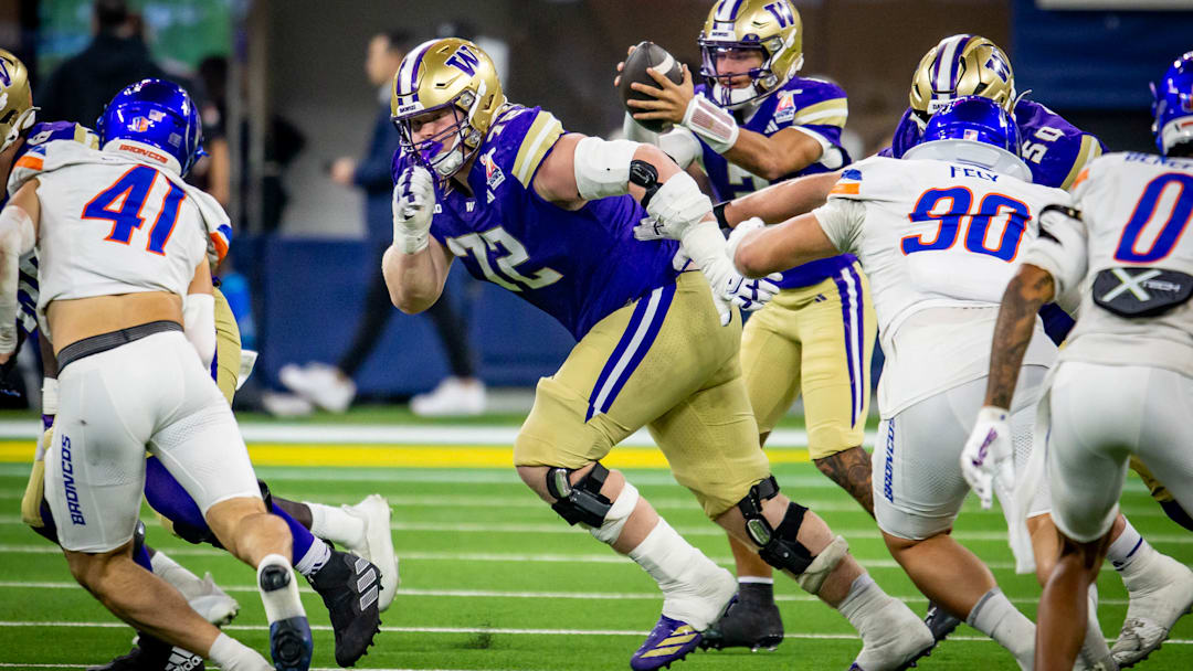 John Mills looks for someone to hit in the LA Bowl. 