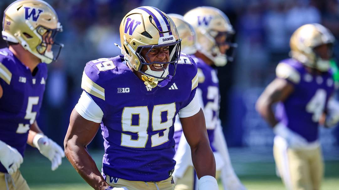 Russell Davis II played for the first time since 2024 and came up with a sack. 