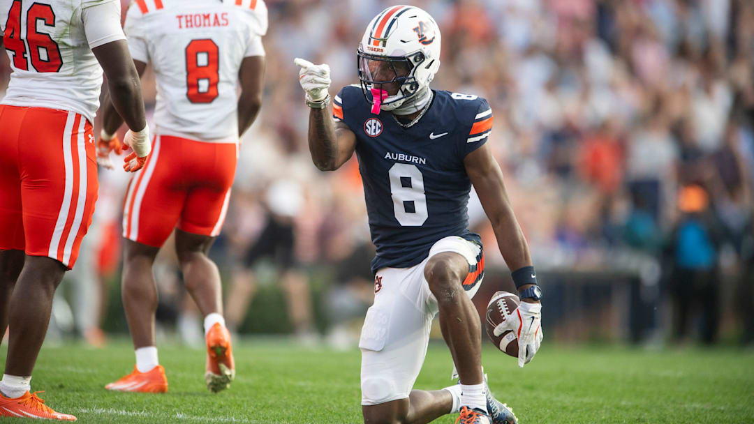 Auburn Tigers wide receiver Cam Coleman (8)