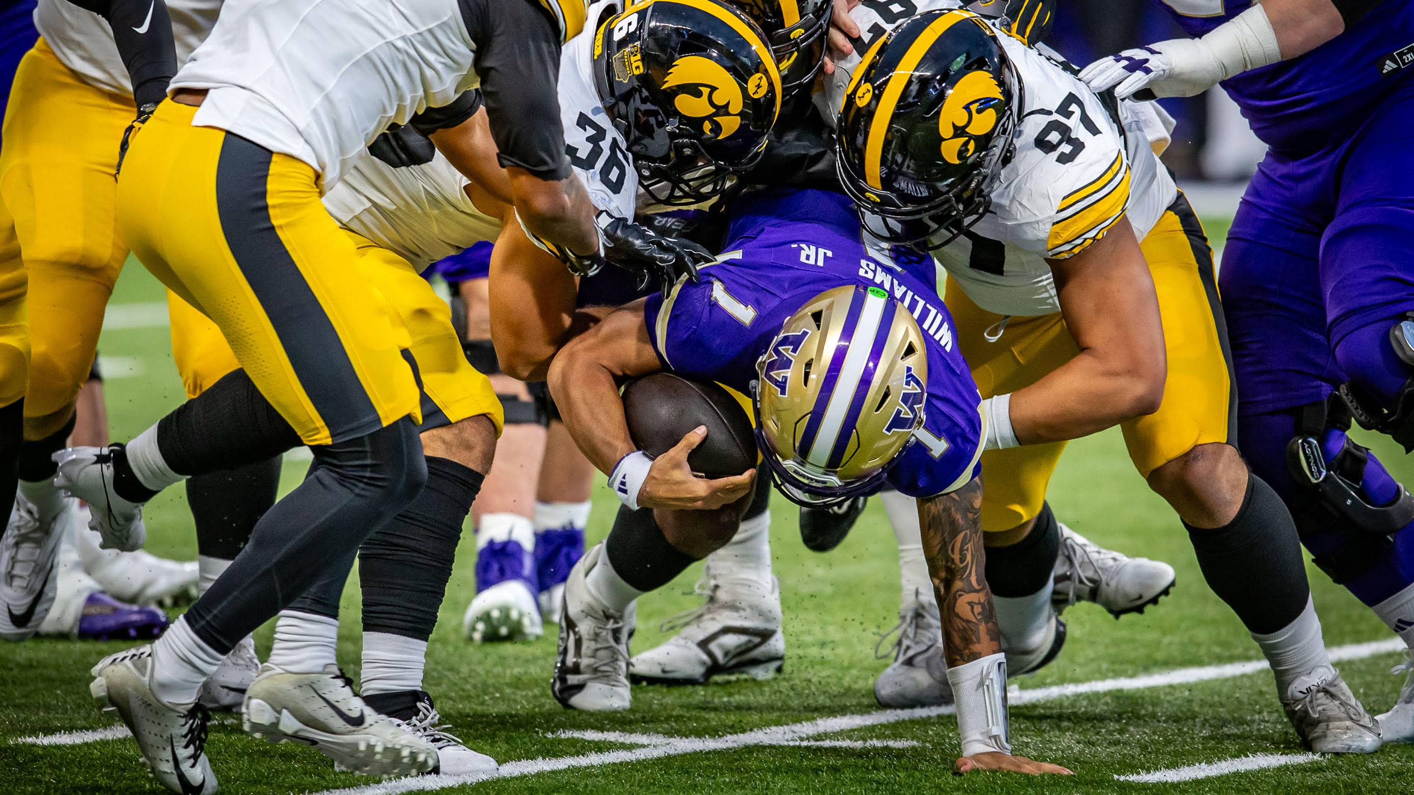 Huskies Labeled Midseason Bust by Sports Illustrated After Disappointing Start