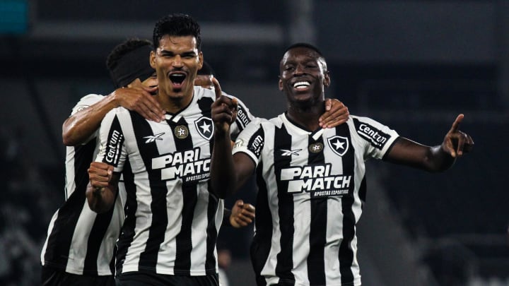 Luiz Henrique marcou um dos golaços do Botafogo na partida Luiz Henrique marcou um dos golaços do Botafogo na partida