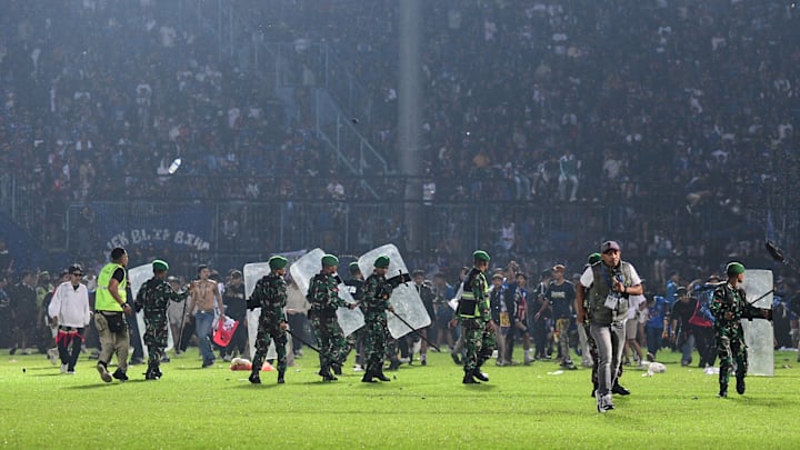 Tragedi Stadion Kanjuruhan menjadi noda terbaru dalam sepak bola Indonesia