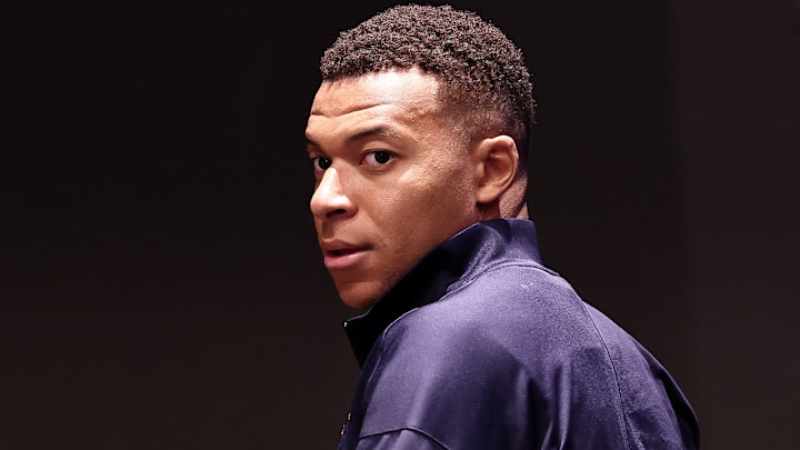 Kylian Mbappé ne sera pas du voyage en Islande. Kylian Mbappé ne sera pas du voyage en Islande.