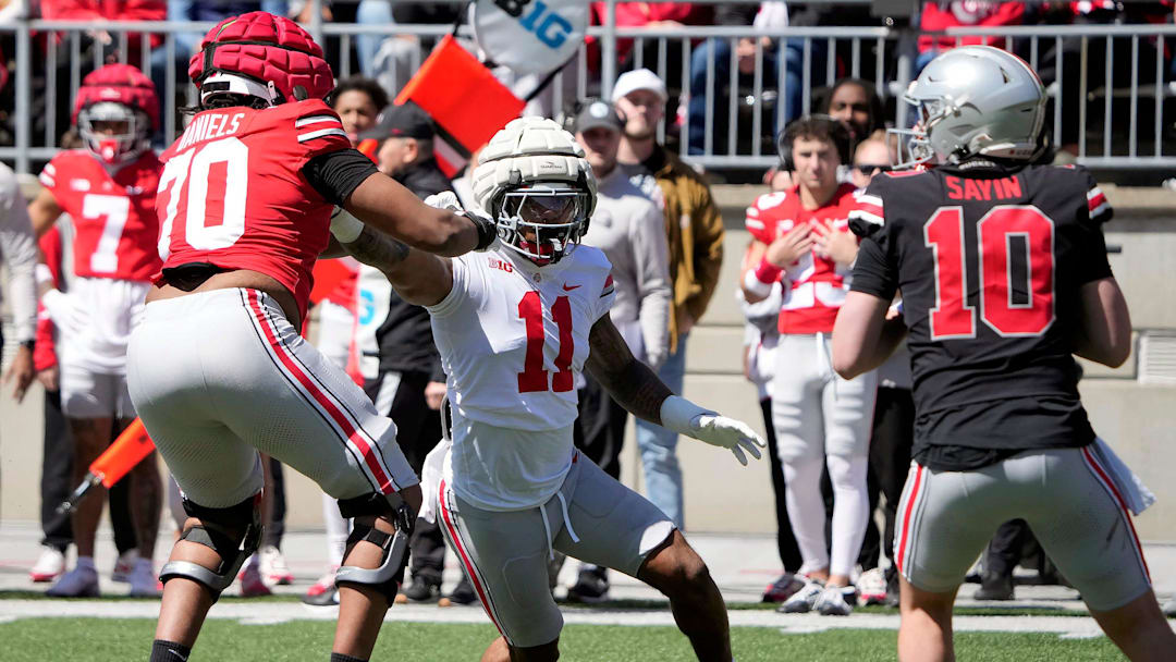 Ohio State Buckeye Julian Sayin (10) goes up against Scarlet Phillip Daniels (70) 