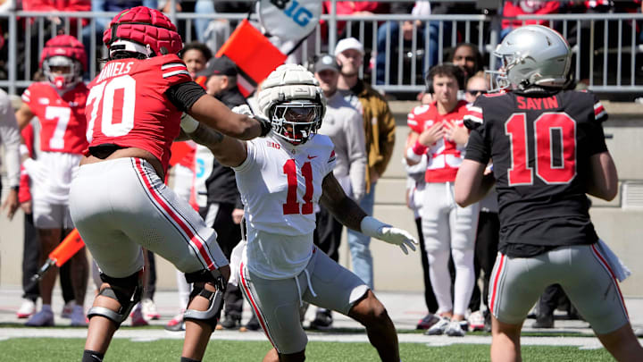 Ohio State Buckeye Julian Sayin (10) goes up against Scarlet Phillip Daniels (70) 