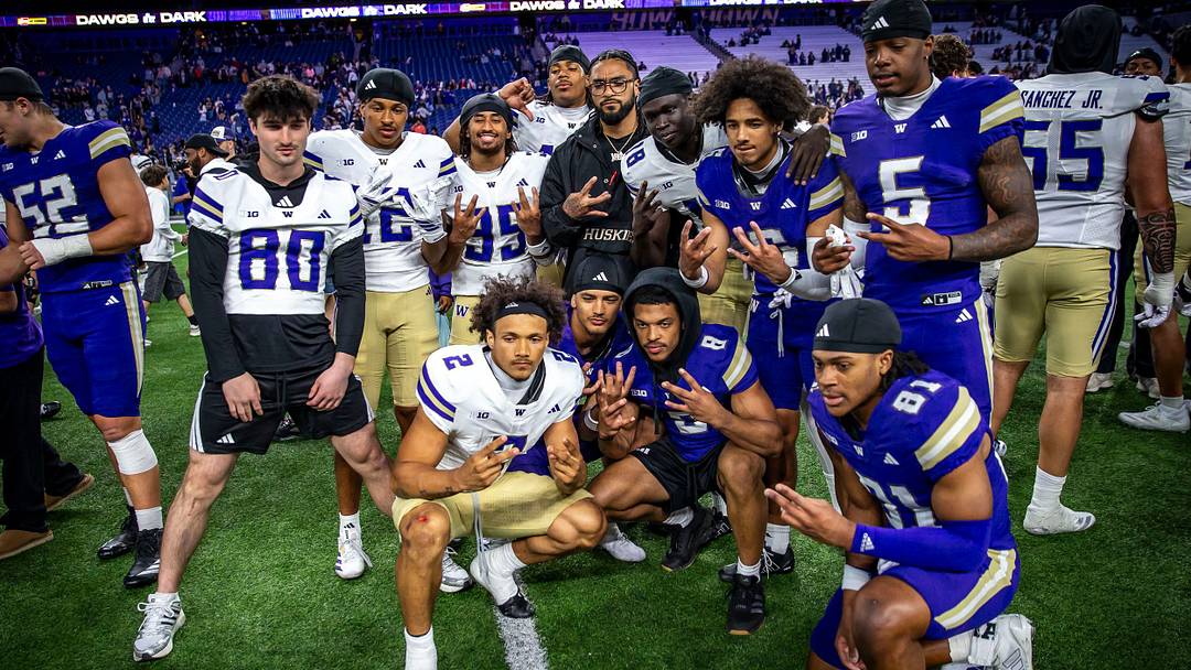 The Husky wide receivers shared a moment after the Spring Game.
