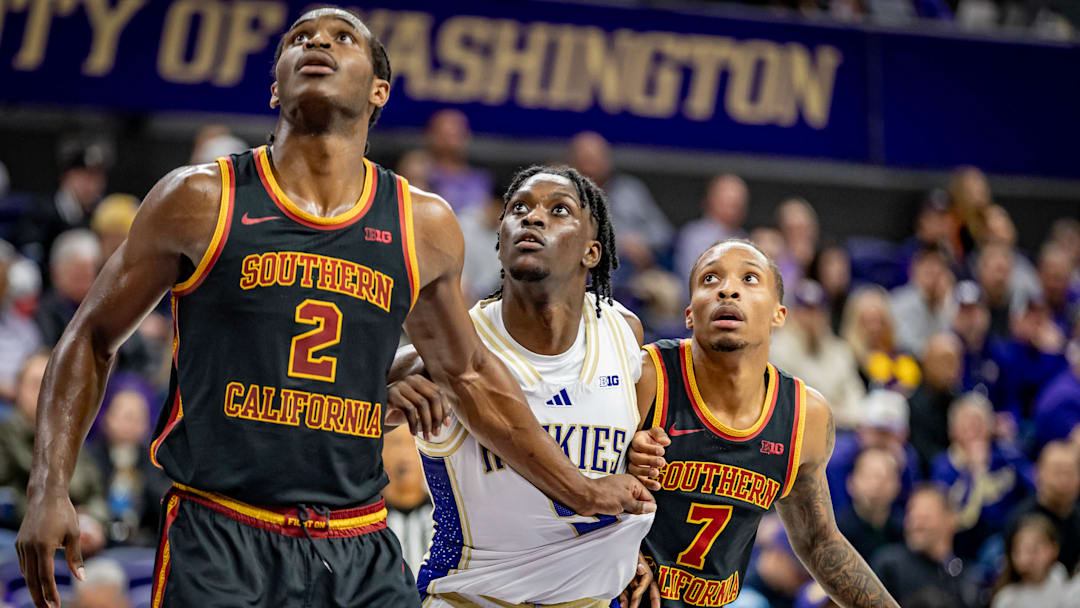 USC's Ezra Ausar (2) and Jordan Marsh (7) sandwich the UW's Zoom Diallo. 