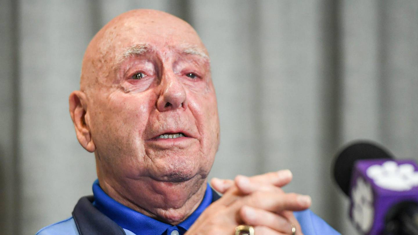 Dick Vitale Delivers Inspiring Message in Return to College Basketball ...