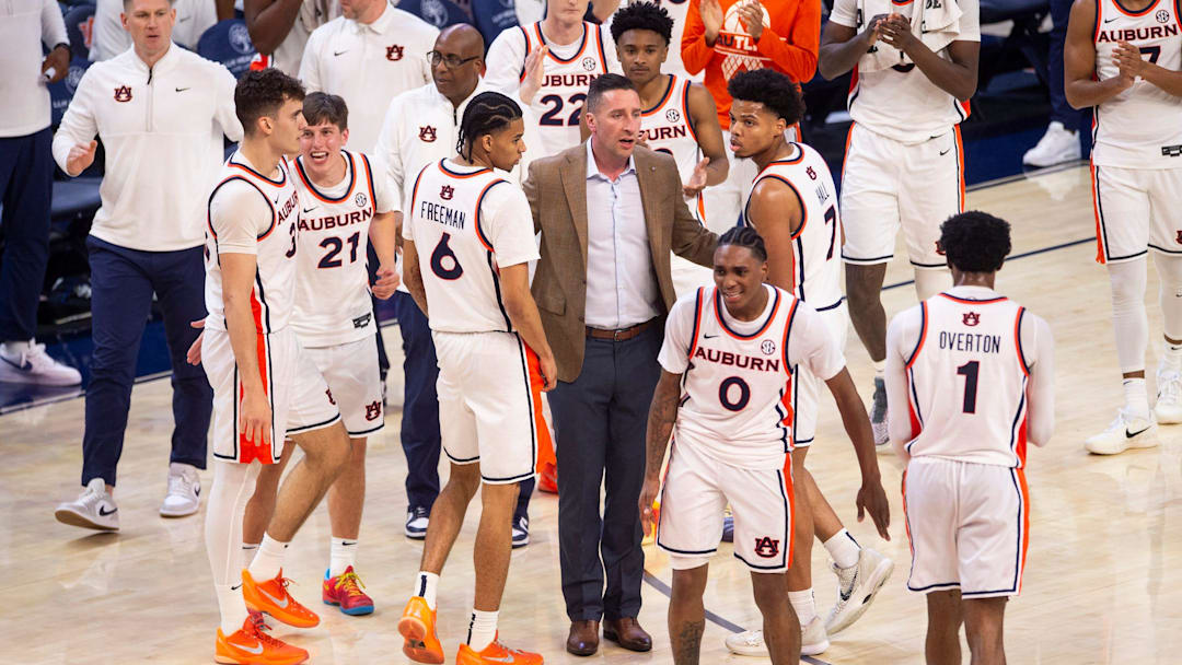 Auburn Tigers head coach Steven Pearl huddles with his team as Auburn Tigers take on LSU Tigers at Neville Arena in Auburn, Ala. on Tuesday, March 3, 2026. Auburn Tigers leads LSU Tigers 41-34 at halftime.