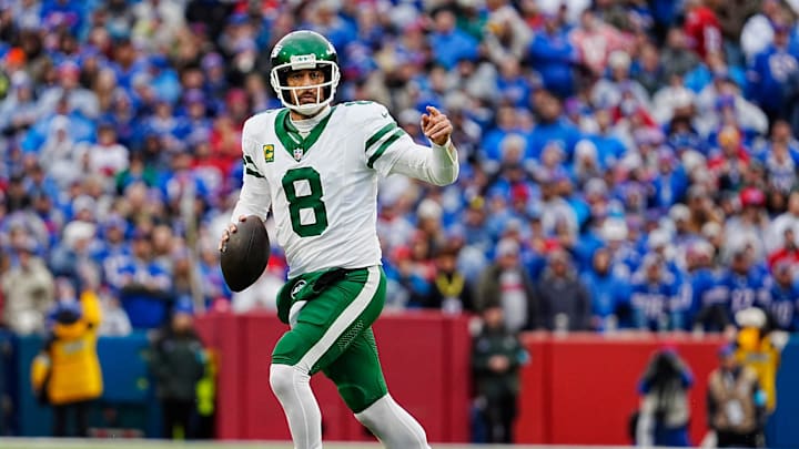 New York Jets quarterback Aaron Rodgers (8) breaks away on a fake hand-off looking for an open receiver during first half action at the Bills home game against the New York Jets at Highmark Stadium in Orchard Park on Dec. 29, 2024. 