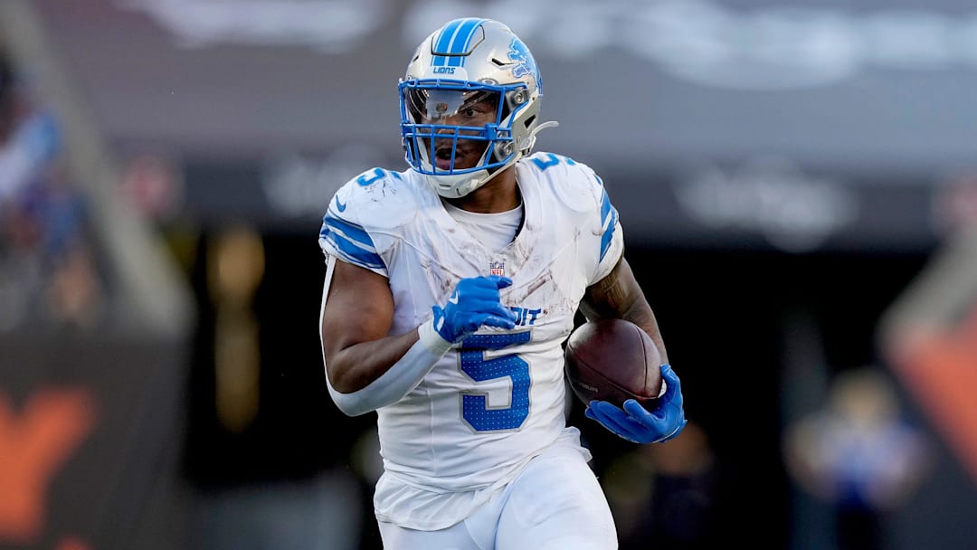 Detroit Lions running back David Montgomery (5) runs toward the end zone in the 3rd quarter over the Cincinnati Bengals at Paycor Stadium on October 5, 2025.
