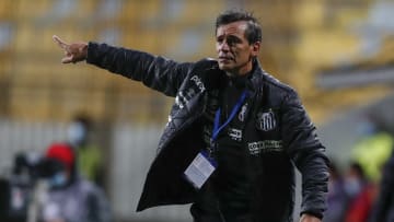 Primeira experiência do técnico Fabián Bustos no Santos durou apenas três meses