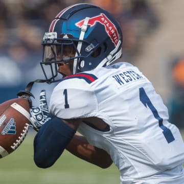 Florida Atlantic's LaJohntay Wester (1) at a football game against UTEP at the Sun Bowl in El Paso, Texas, on Saturday, Oct. 22, 2022.